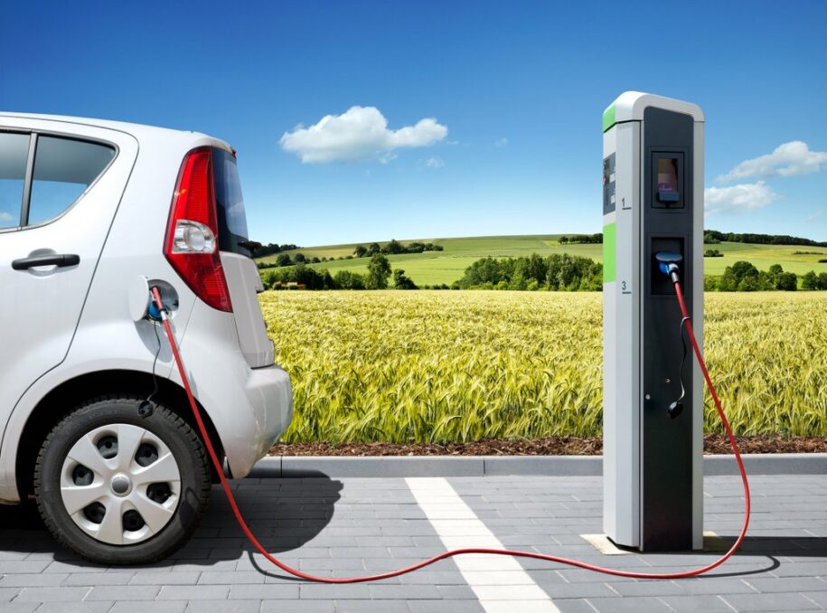 Borne de récharge pour voitures électriques